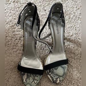 Wondergirls Evening Shoe, black in color